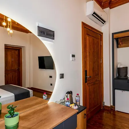 Elmoria Pera In Apartment